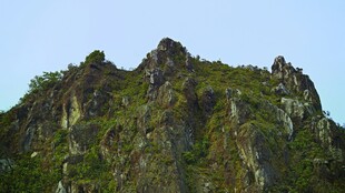巍峨青山