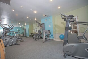 室内健身房器械场景