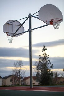户外篮球架