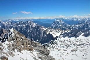 壮丽雪山全景风光
