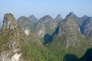 壮美喀斯特山峰景观