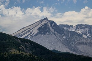 巍峨雪山壮丽风光