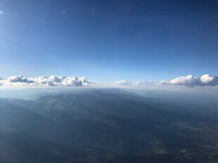 高空俯瞰云海蓝天美景