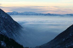 山间云海日出美景