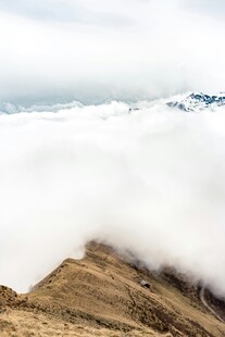山巅云海景观