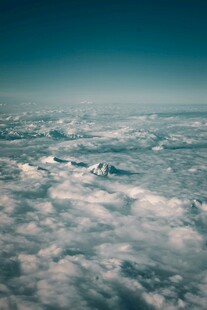 高空俯瞰云海壮丽景观