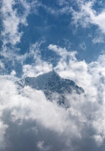 云端雪山美景