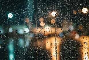 雨夜窗景