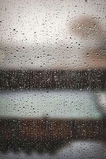雨中车窗