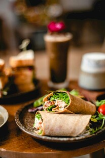 美味墨西哥卷饼与饮品
