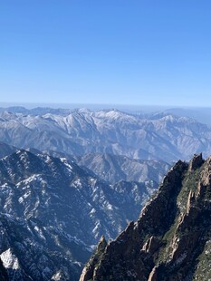 巍峨雪山壮丽景致