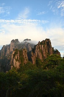 壮丽黄山山峰云雾景观