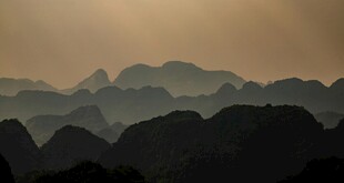 壮丽山峦剪影