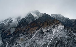 巍峨雪山壮丽景致