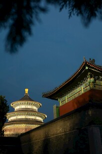 夜幕下的古建筑景观