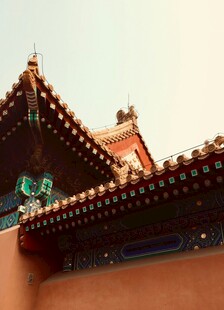 中式古建筑屋檐一角