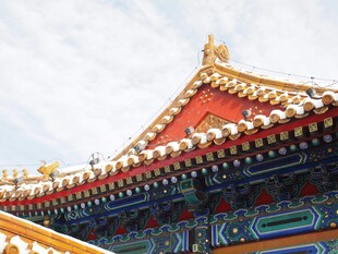 中式古建筑屋顶一角