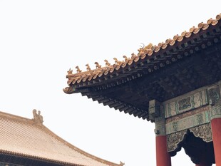 中式古建筑屋檐一角