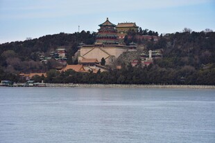 湖畔古建筑景观
