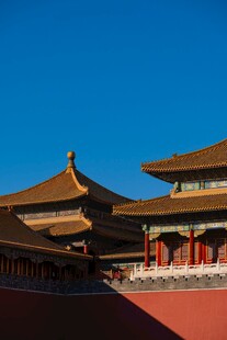 故宫古建筑群蓝天背景下