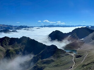 高山云海壮丽景观