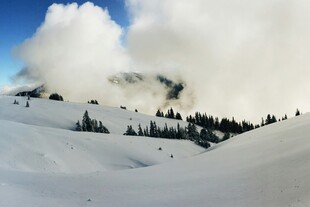 雪山云景