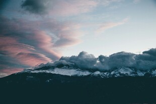 山间云霞美景