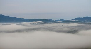 山间云海美景