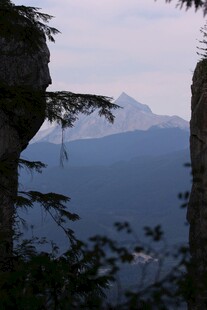 山间暮色