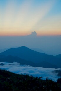 山间云海日出美景