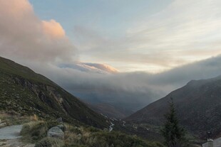 山间晨曦美景