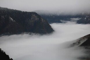 山间云海美景