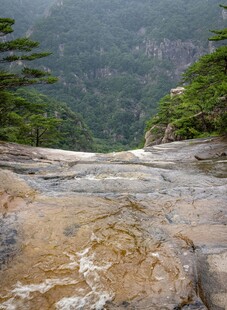 山间岩石景观