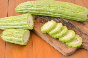 新鲜苦瓜切片展示