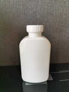 白色塑料瓶