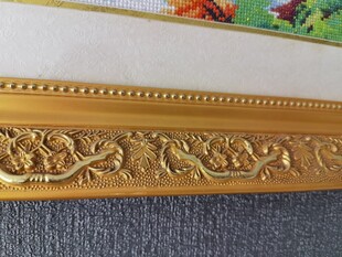 金色雕花画框细节展示