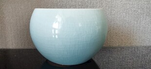 浅蓝色陶瓷碗