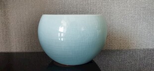 浅蓝色陶瓷碗