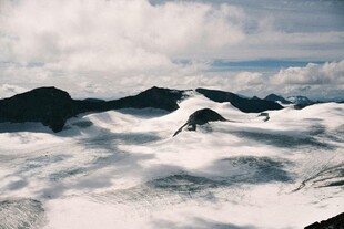 壮丽雪山景观
