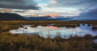 湖畔黄昏美景