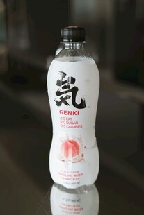 元气森林气泡水特写