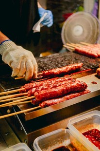 街头美味烤肉现场制作