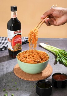 美味拉面诱人瞬间