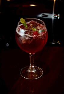 红色鸡尾酒