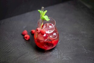 红色石榴鸡尾酒