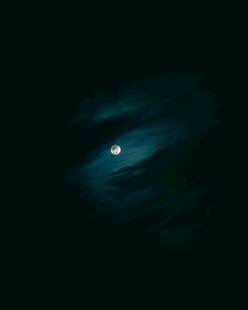 夜空上的明月