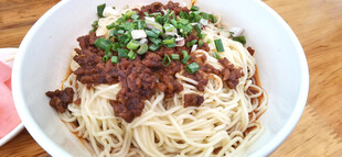 美味肉酱拌面