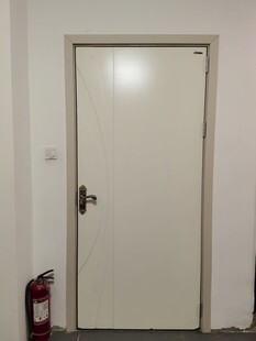 白色房门
