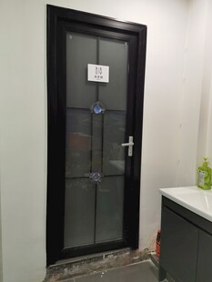 黑色玻璃门
