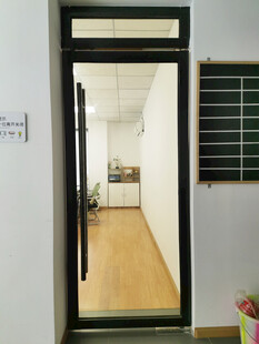 简约室内走廊门设计